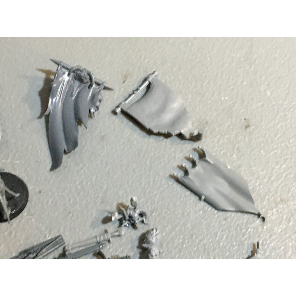 A29617 WARHAMMER FANTASY AOS MIXED BITS LOT BANNER SHIELD CLOAK GW