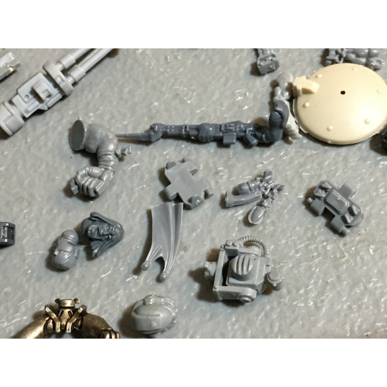 A23487 WARHAMMER 40K BITS LOT MIXED SPACE MARINES CUSTODES ELDAR GW