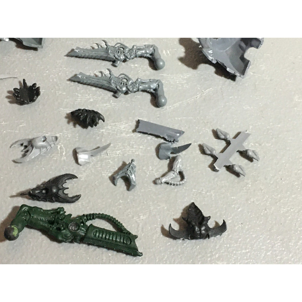 A22320 WARHAMMER 40K TYRANIDS BITS LOT MIXED GAMES WORKSHOP GW