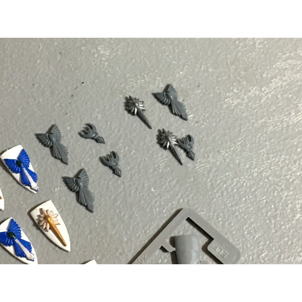 A22055 WARHAMMER FANTASY HIGH ELVES BITS LOT SHIELDS & ICONS GW GAMES WORKSHOP