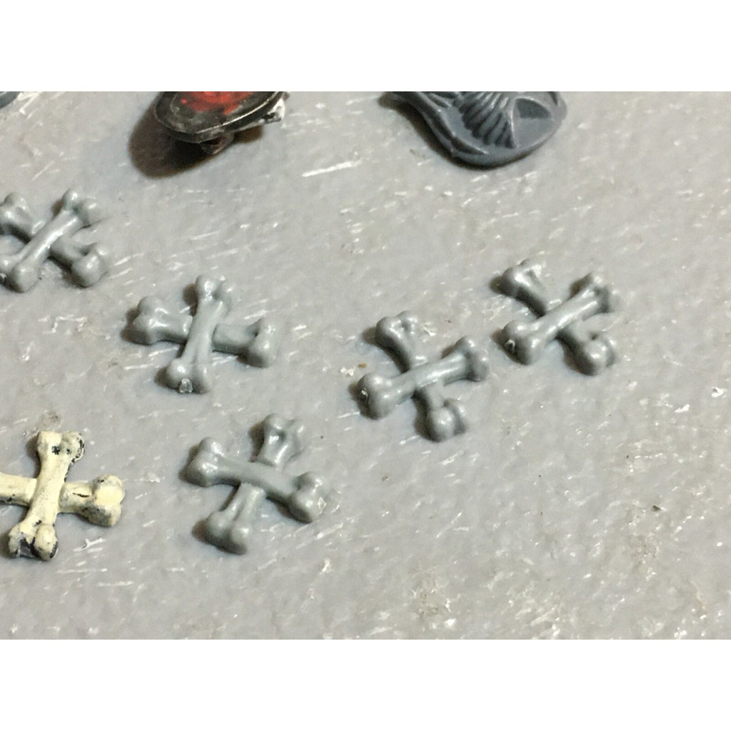 A23459 WARHAMMER FANTASY VAMPIRE COUNTS UNDEAD BITS LOT SHIELDS & ICONS GW