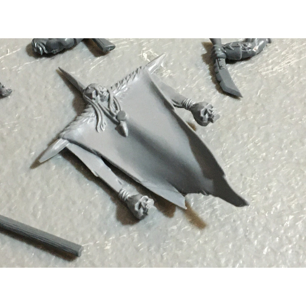 A23125 WARHAMMER FANTASY CHAOS BEASTMEN BITS LOT GORS BANNERS ARMS GW