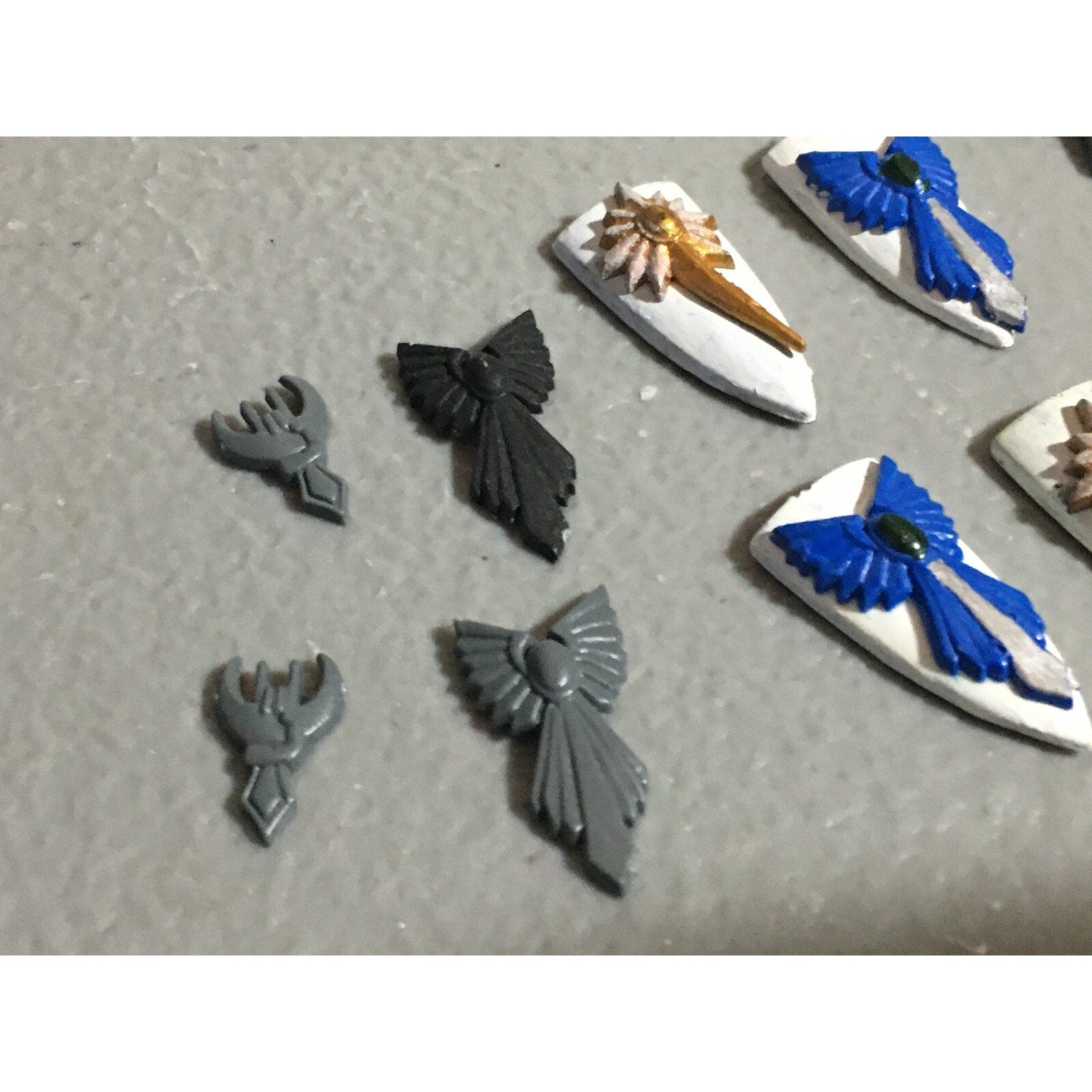 A22055 WARHAMMER FANTASY HIGH ELVES BITS LOT SHIELDS & ICONS GW GAMES WORKSHOP