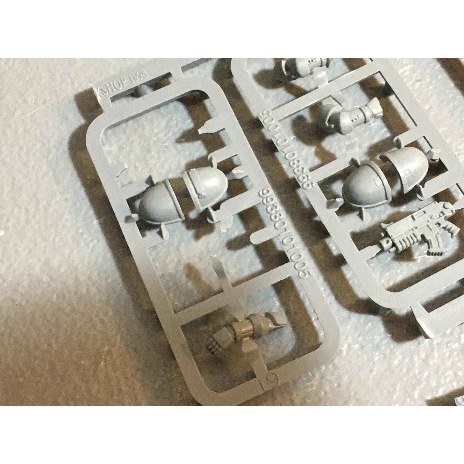 A23095 WARHAMMER 40K SPACE MARINES BITS LOT SHOULDER ARM PISTOL GAMES WORKSHOP