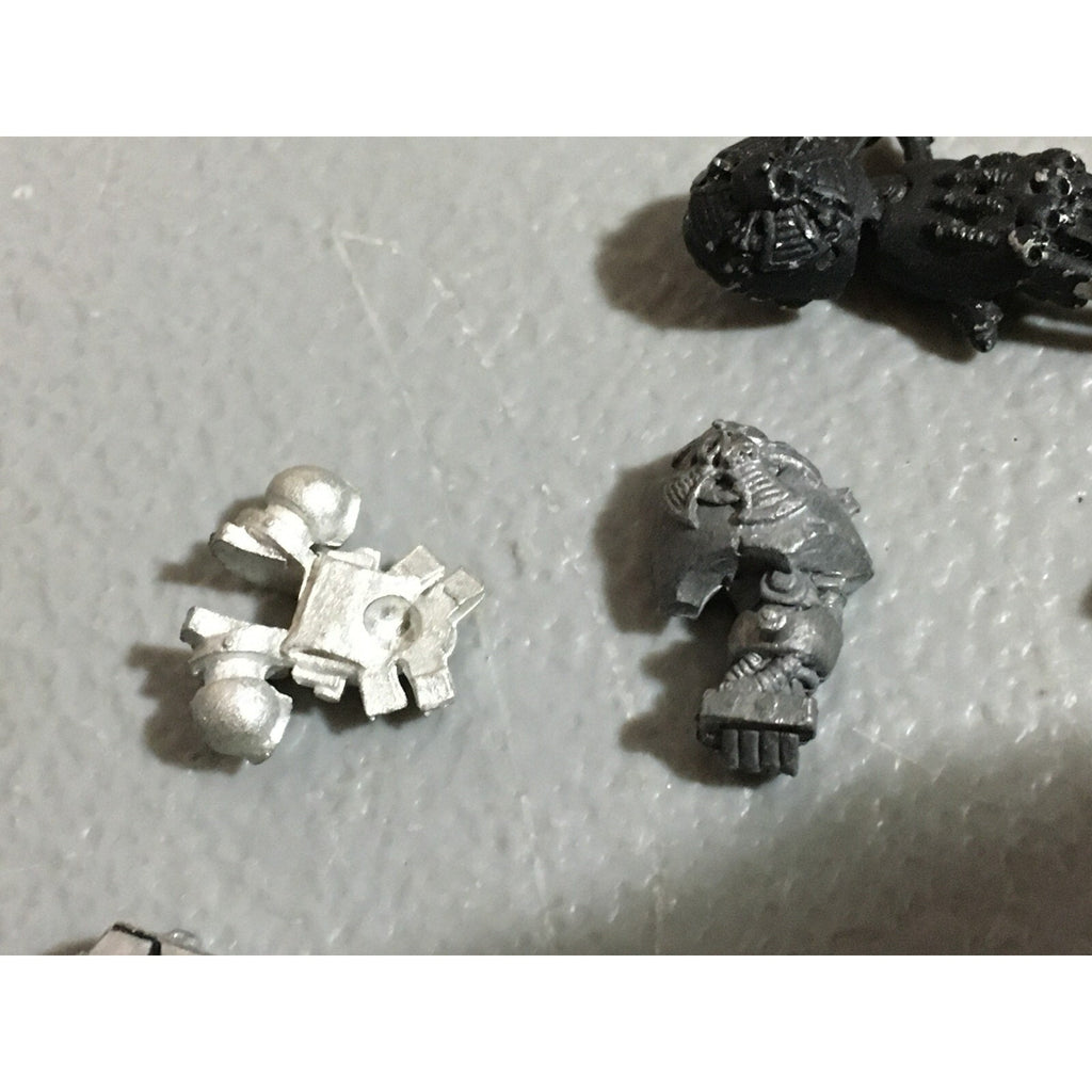 A20128 WARHAMMER 40K SPACE MARINES METAL ARM BITS LOT GAMES WORKSHOP