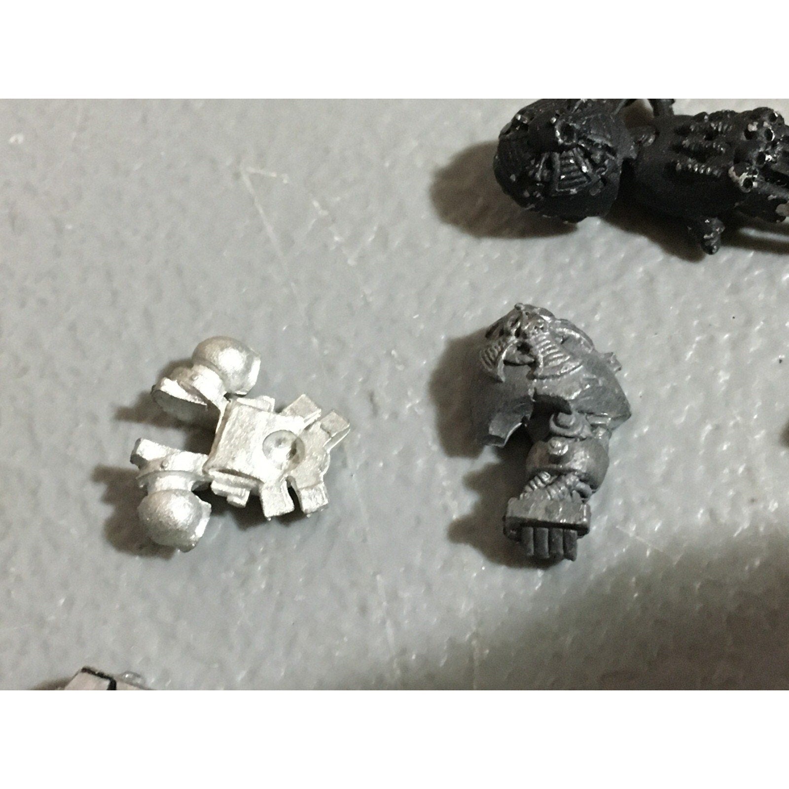 A20128 WARHAMMER 40K SPACE MARINES METAL ARM BITS LOT GAMES WORKSHOP