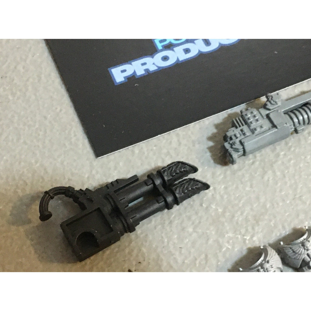 A33584 WARHAMMER 40K SPACE MARINES BITS LOT MIXED KNIFE CHEST MELTA GW