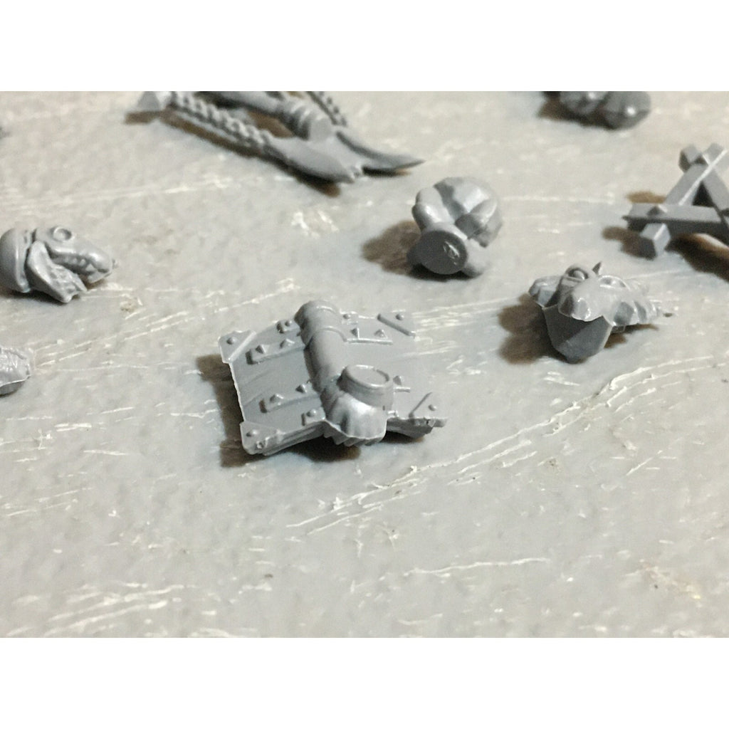 A23447 WARHAMMER FANTASY SKAVEN BITS LOT MIXED CLANRAT PLAGUE MONK RUNNER GW
