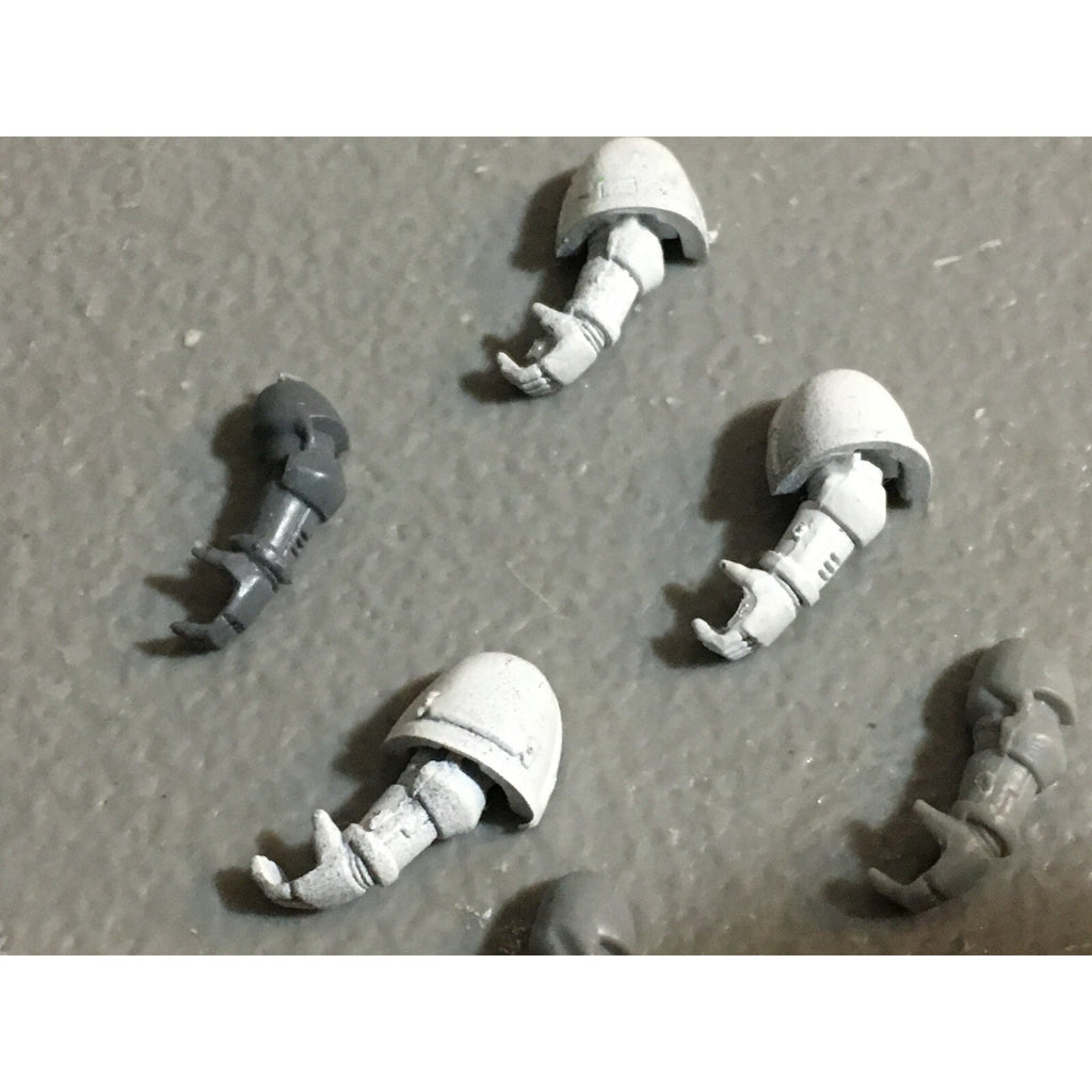 A22956 WARHAMMER 40K SPACE MARINES BITS LOT ARMS GAMES WORKSHOP GW