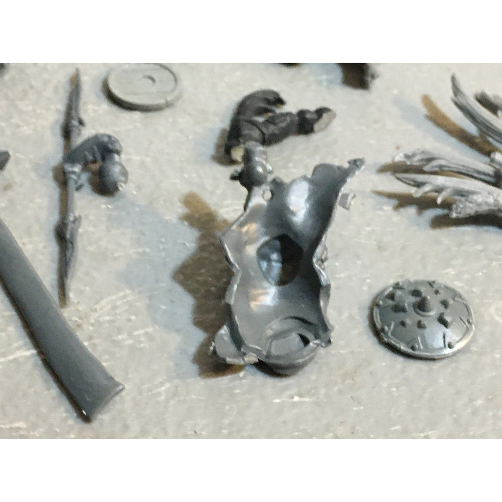 A29617 WARHAMMER FANTASY AOS MIXED BITS LOT BANNER SHIELD CLOAK GW