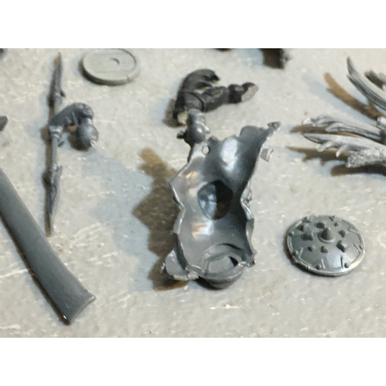 A29617 WARHAMMER FANTASY AOS MIXED BITS LOT BANNER SHIELD CLOAK GW