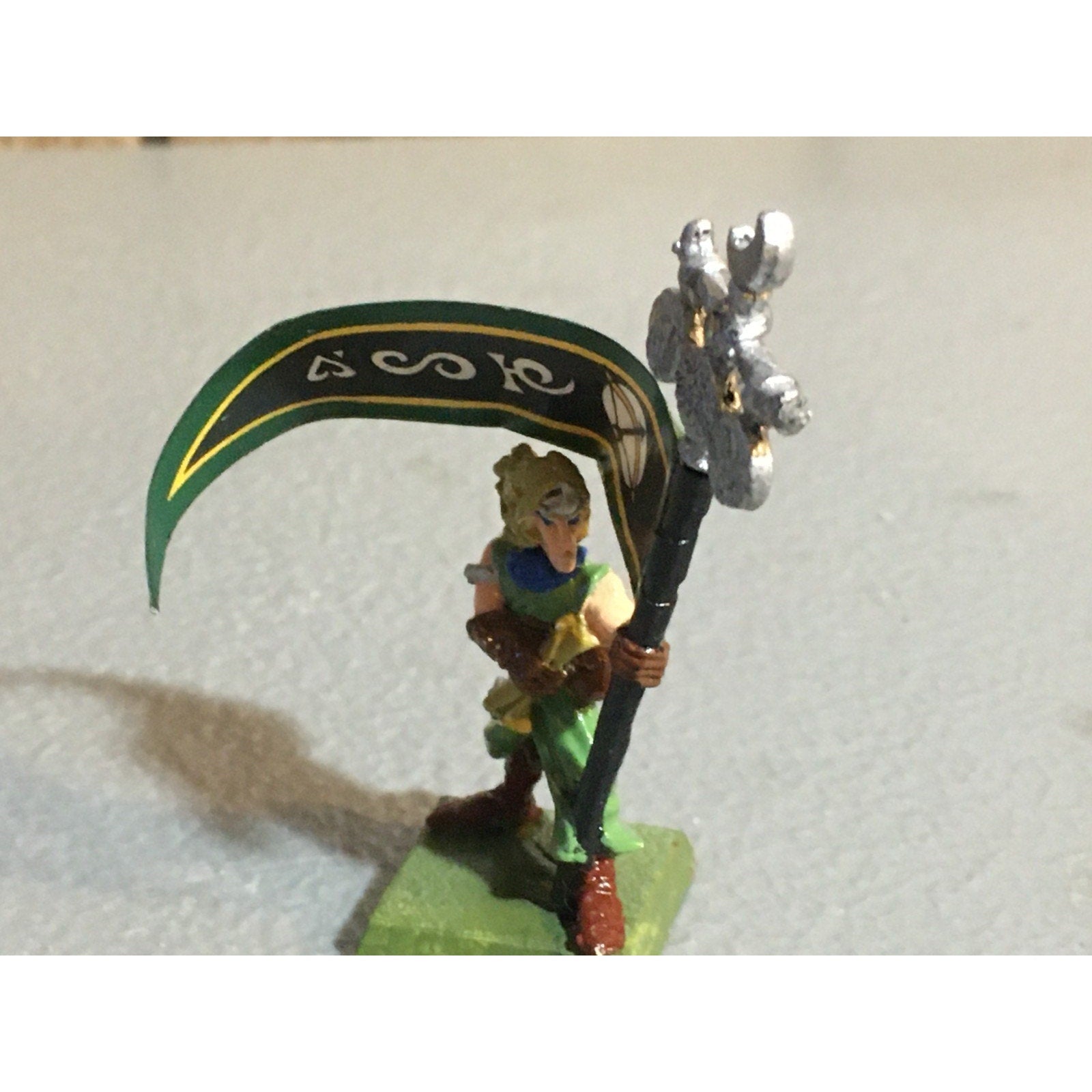 A24674 WARHAMMER FANTASY WOOD ELVES MOON STANDARD METAL PAINTED GW