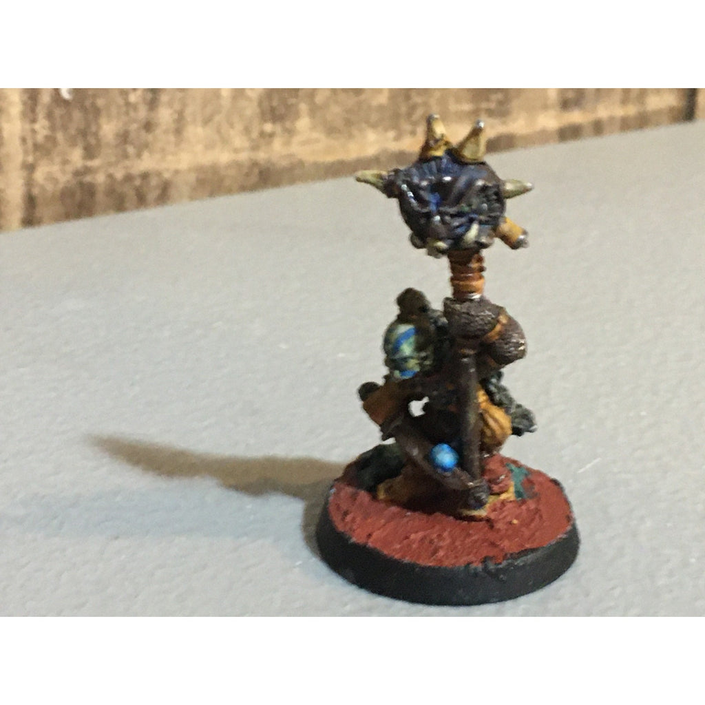 A30008 WARHAMMER FANTASY REG RENOWN DESPOILING HOBGOBLIN DARKLAND STANDARD GW
