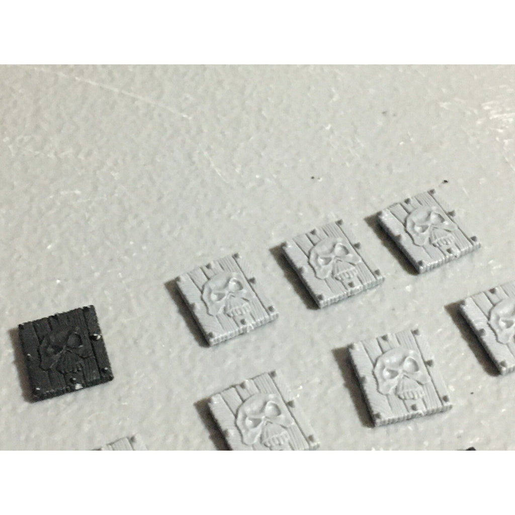 A22621 WARHAMMER FANTASY ORCS & GOBLINS BITS LOT GOBLIN SHIELD GAMES WORKSHOP GW