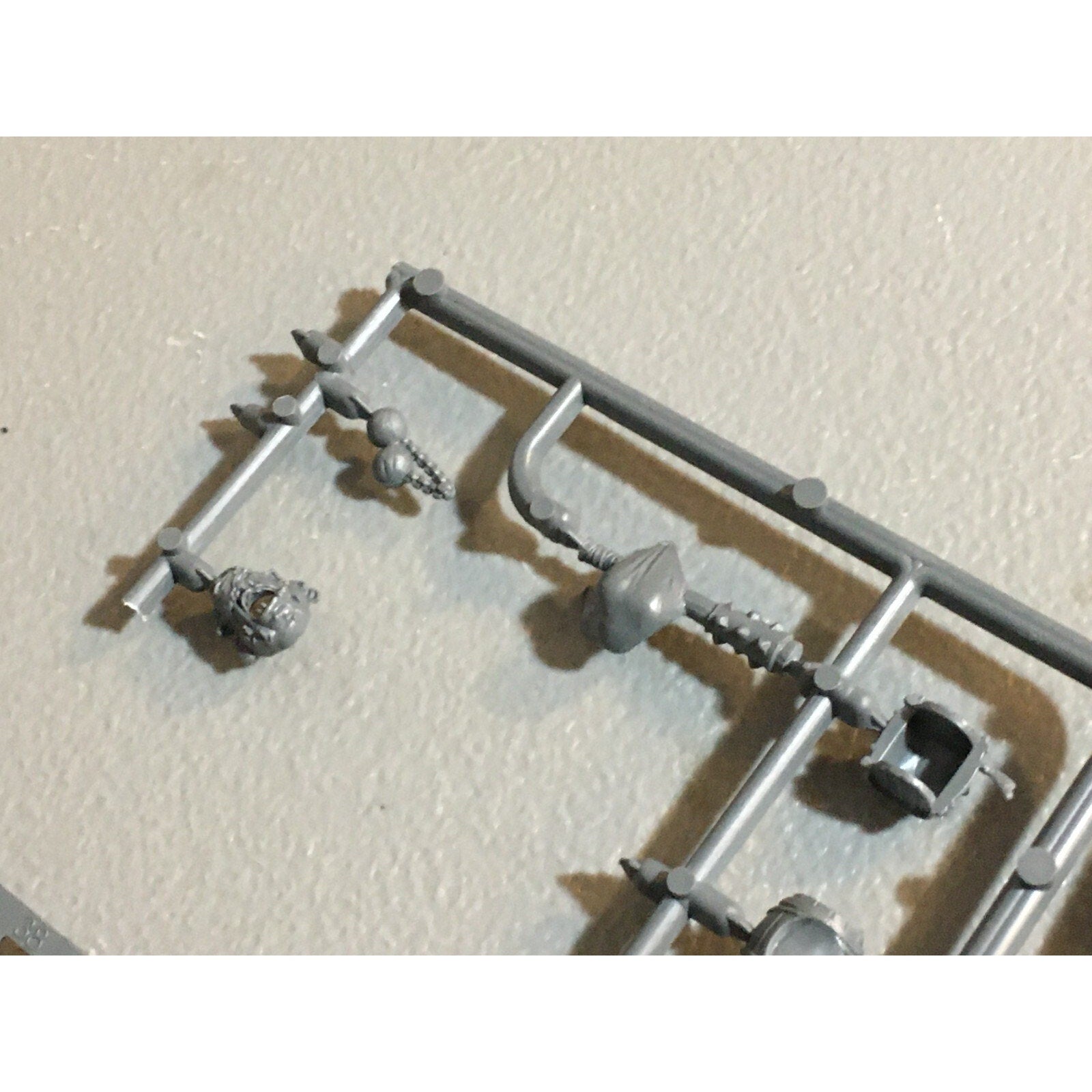 A23590 WARHAMMER AOS FANTASY OGRE KINGDOMS MAWTRIBES BITS ON SPRUE LOT MIXED GW