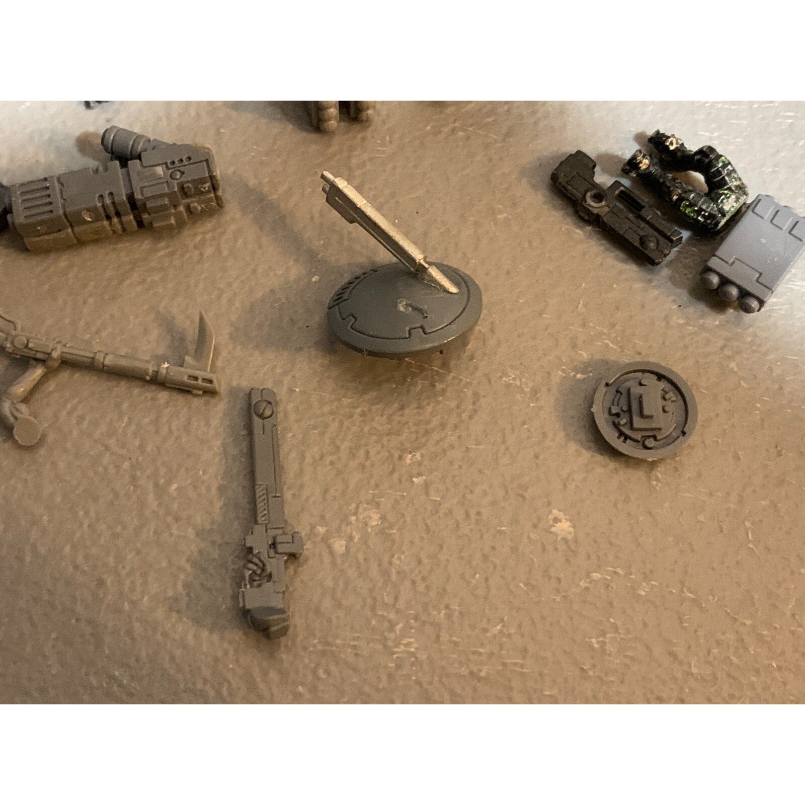 A23278 WARHAMMER 40K TAU EMPIRE BITS LOT DRONES GUNS CRISIS FEET GAMES GW