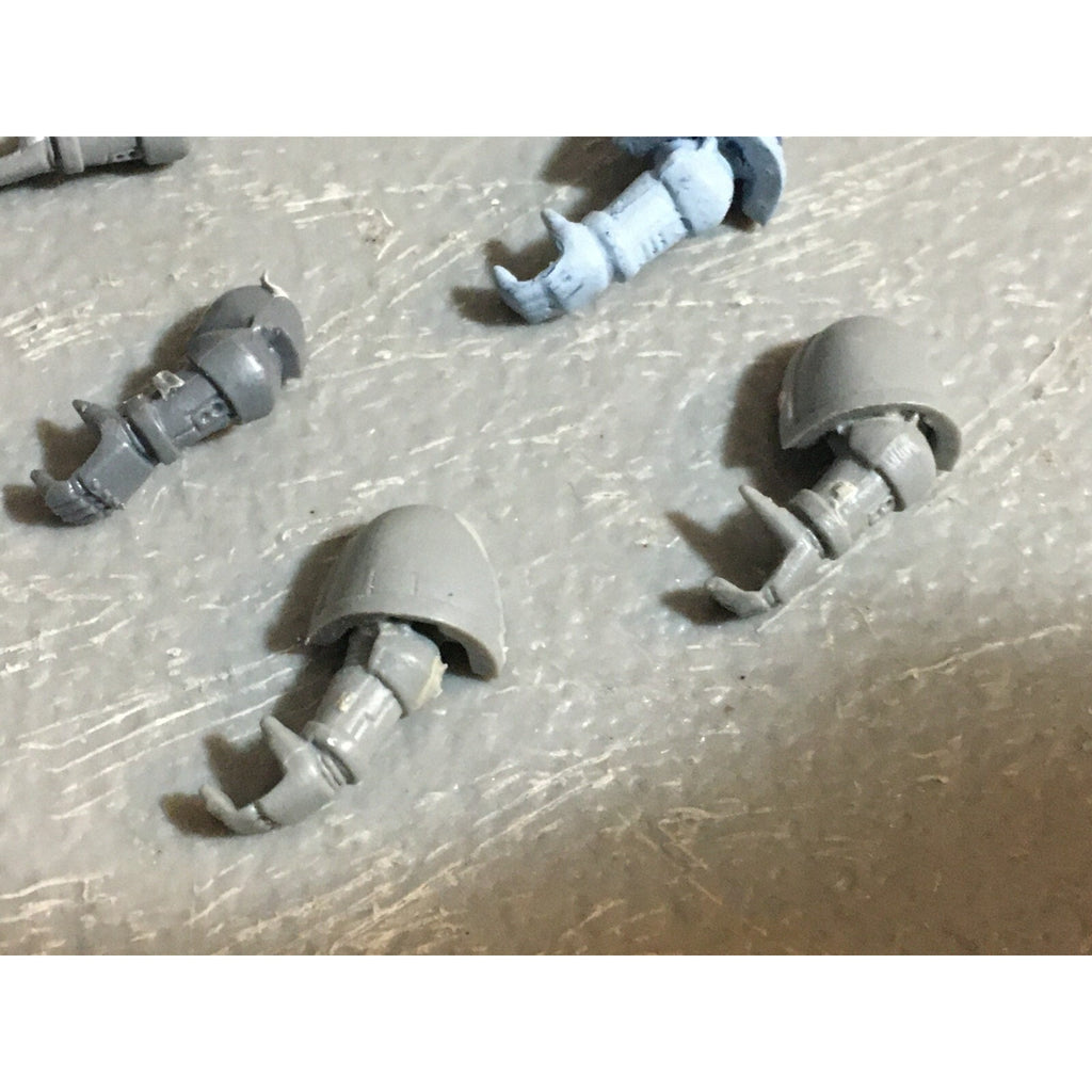 A22957 WARHAMMER 40K SPACE MARINES BITS LOT ARMS GAMES WORKSHOP GW