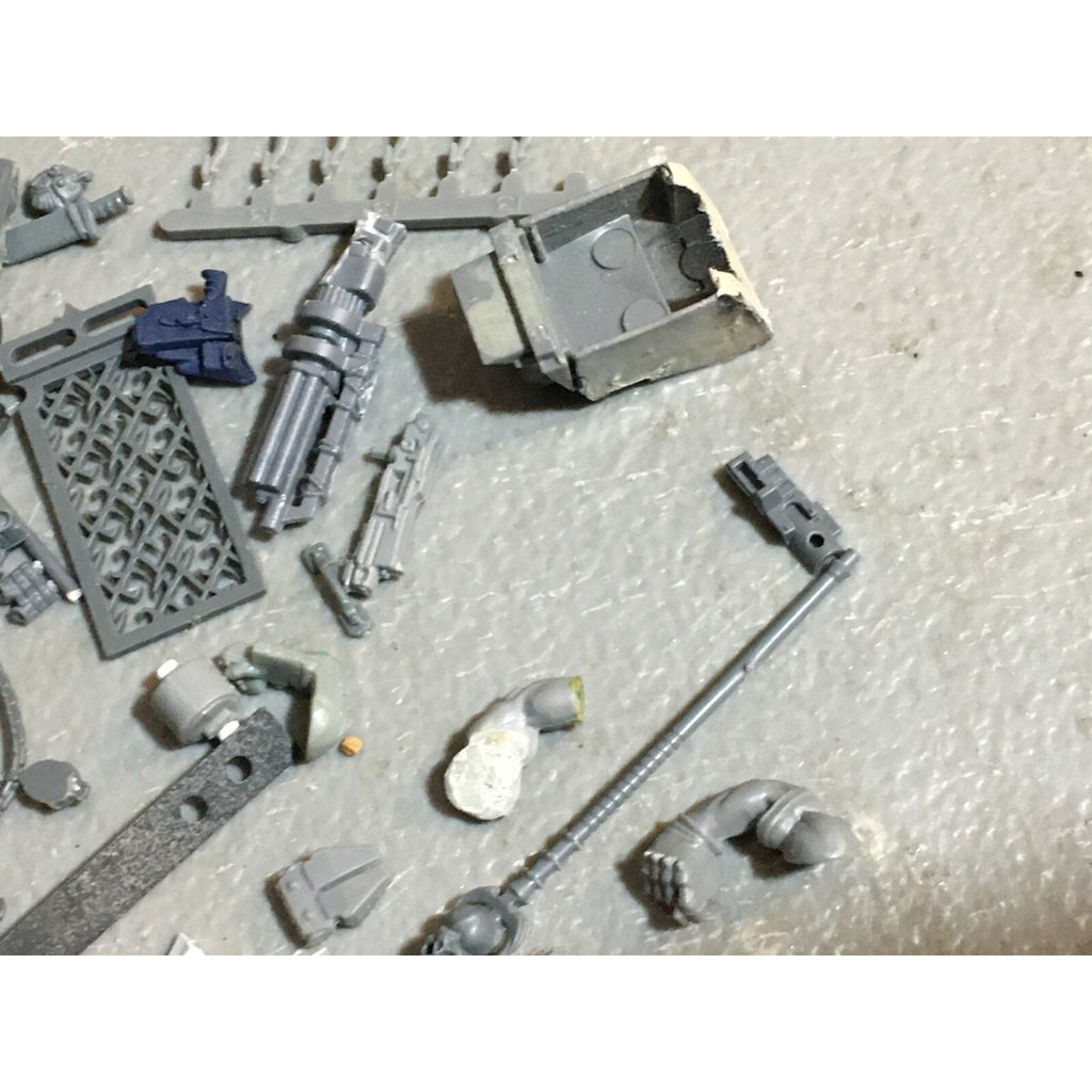 A23486 WARHAMMER 40K BITS LOT MIXED VEHICLE TANK WEAPON GAMES WORKSHOP GW