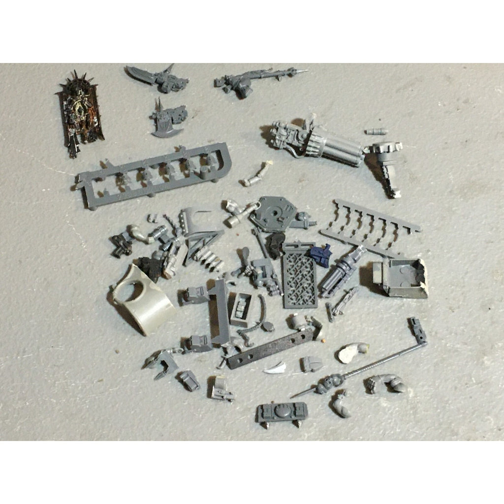 A23486 WARHAMMER 40K BITS LOT MIXED VEHICLE TANK WEAPON GAMES WORKSHOP GW