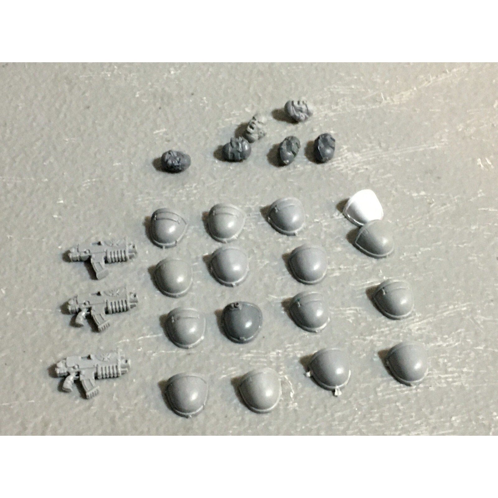 A23084 WARHAMMER 40K SPACE MARINES BITS LOT MIXED SHOULDER HEADS GAMES WORKSHOP