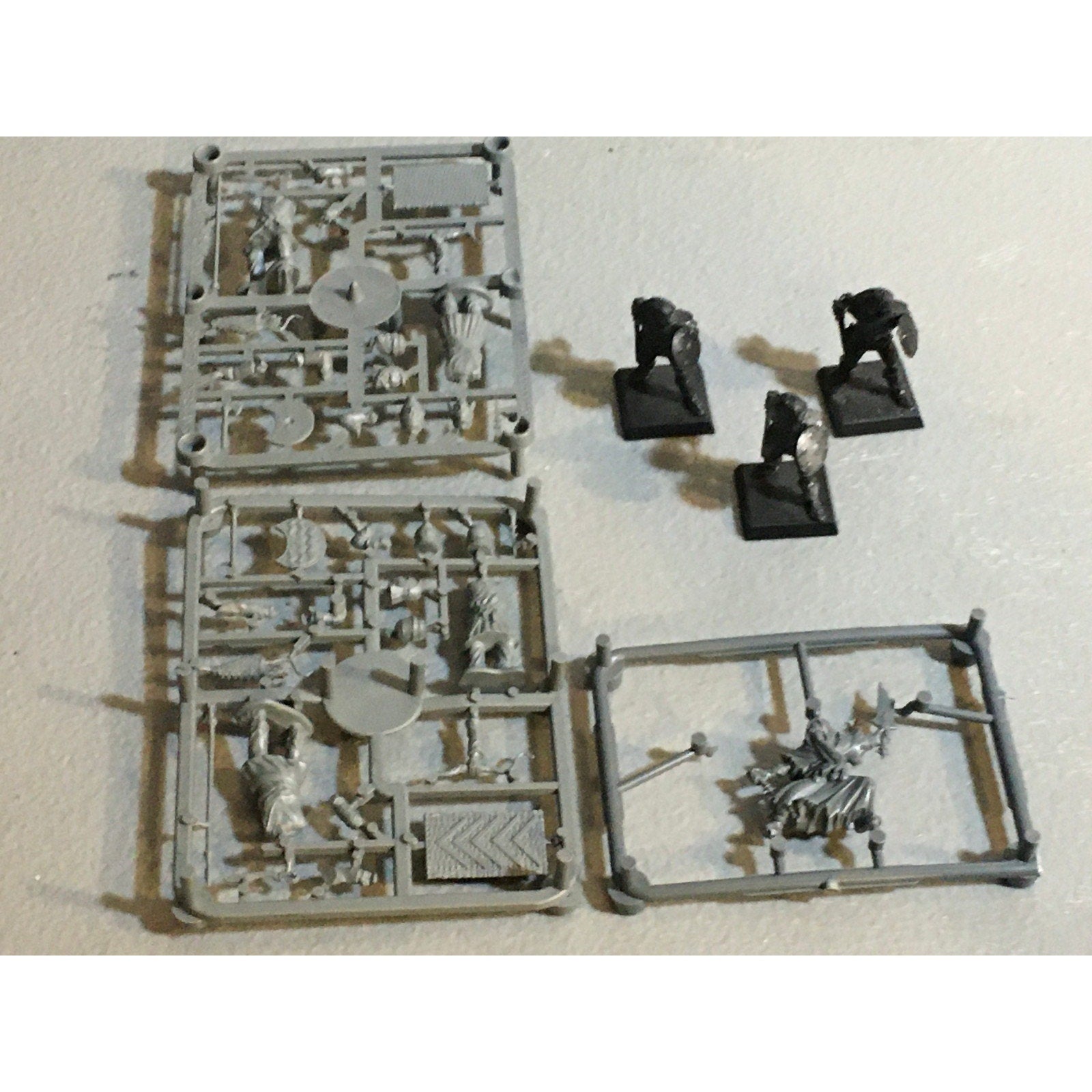 A32552 UNKNOWN MINIATURES PLASTIC WARRIOR SOLDIER BARBARIAN