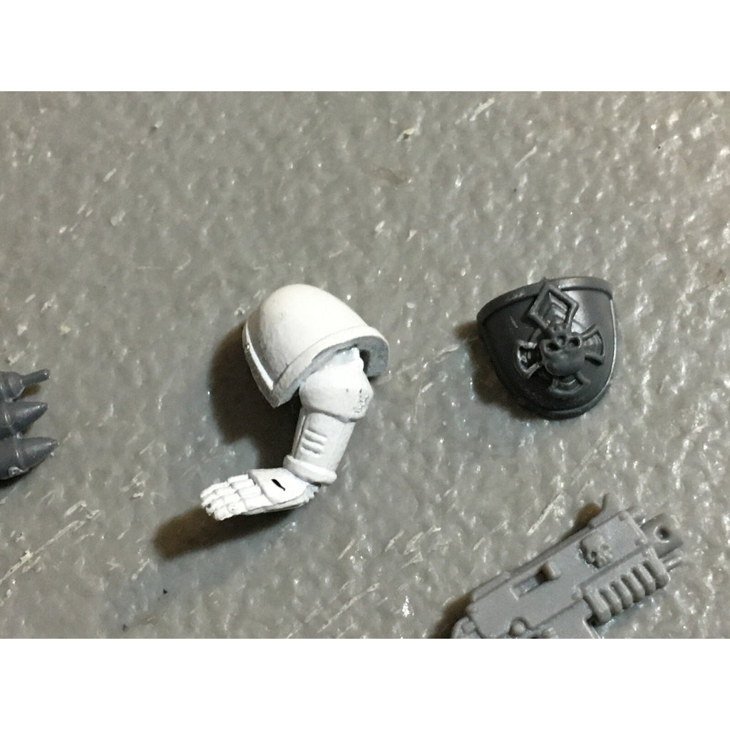 A23160 WARHAMMER 40K SPACE MARINES BITS LOT MIXED MISSILE BOLT GAMES WORKSHOP GW