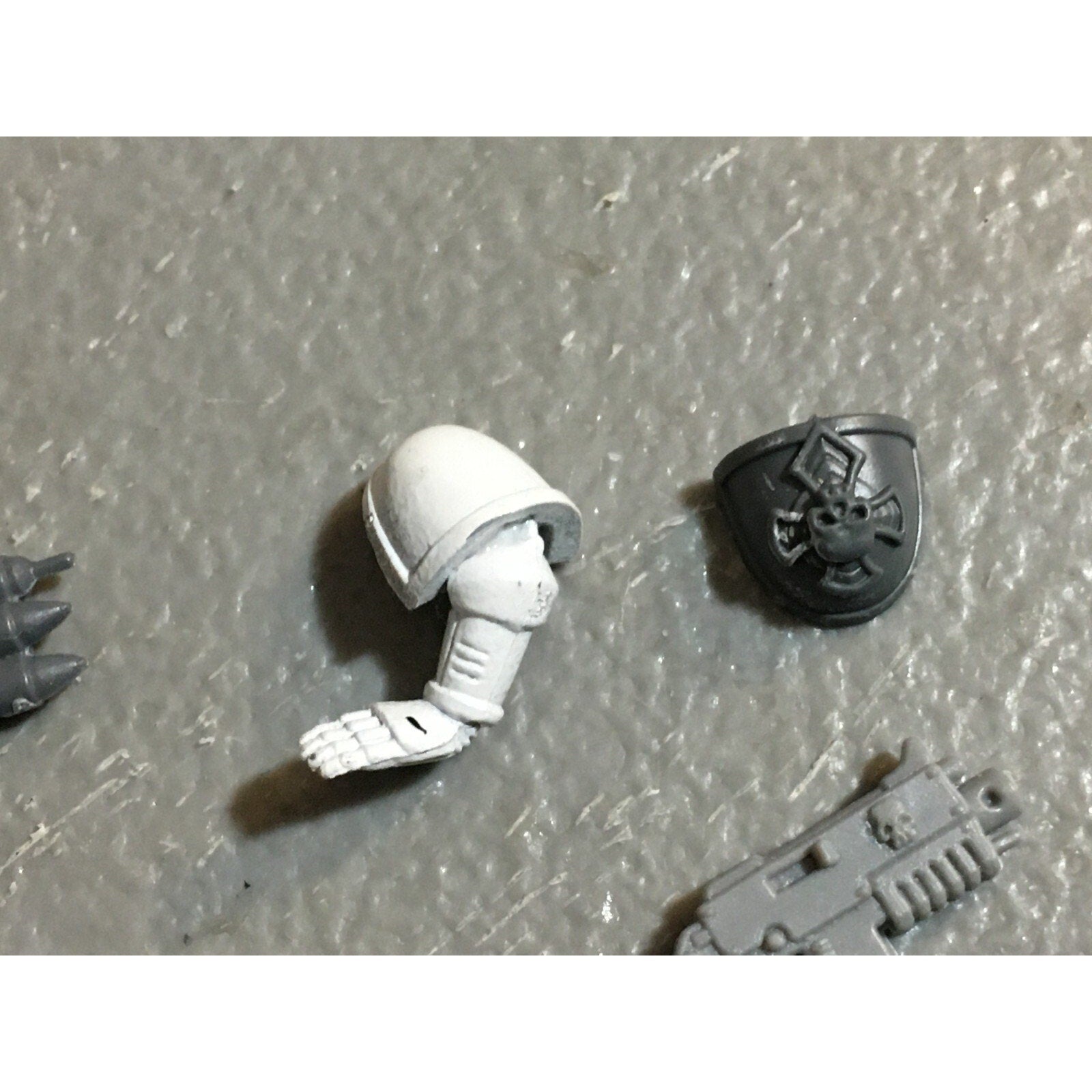 A23160 WARHAMMER 40K SPACE MARINES BITS LOT MIXED MISSILE BOLT GAMES WORKSHOP GW