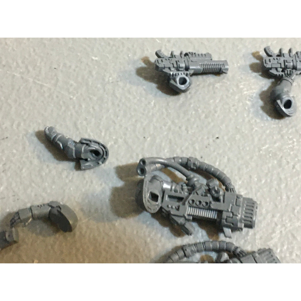 A29392 WARHAMMER 40K SPACE MARINES PRIMARIS BITS LOT ARMS PISTOL HEAVY SWORD GW