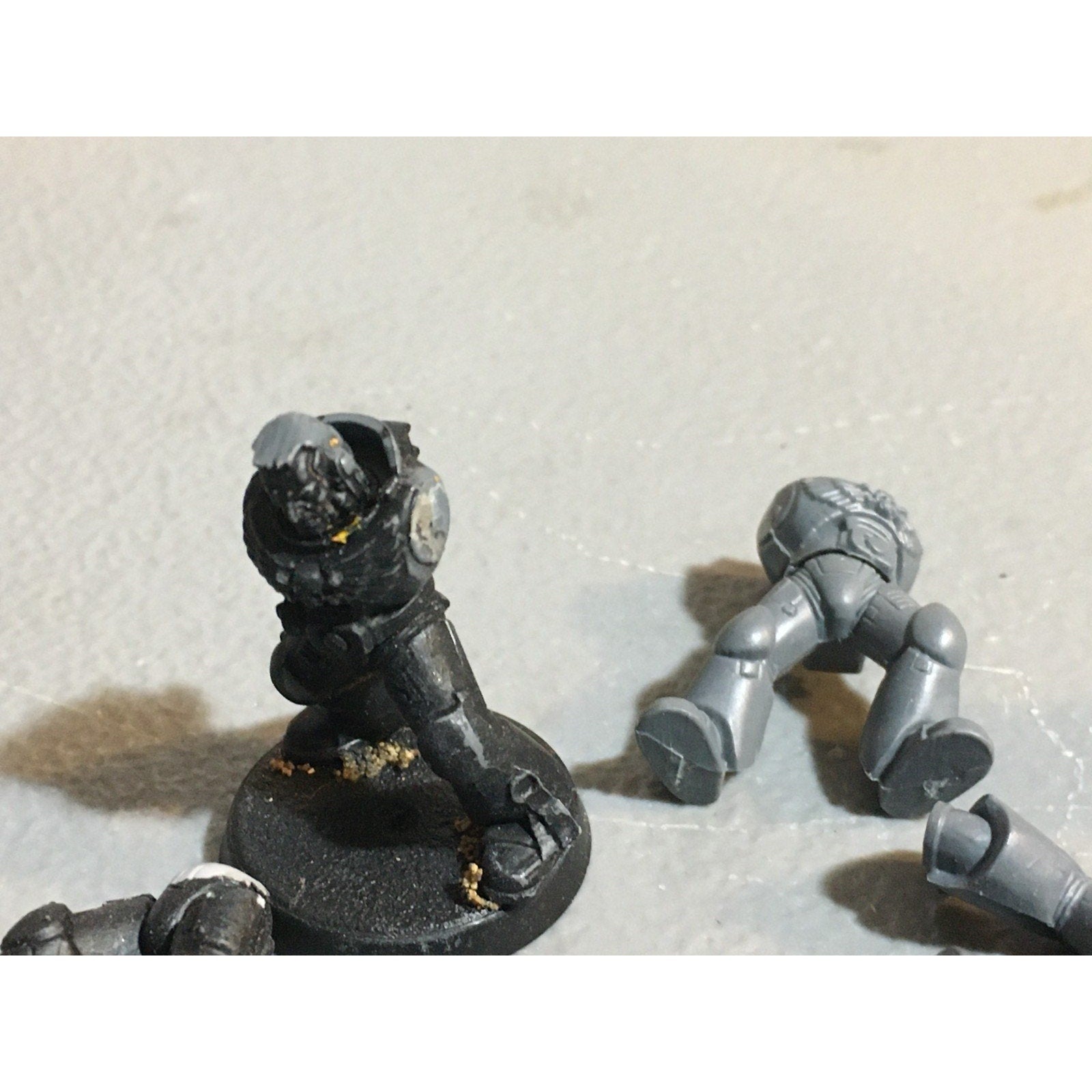 A24527 WARHAMMER 40K SPACE MARINES BITS LOT TORSOS LEGS ARMS GW