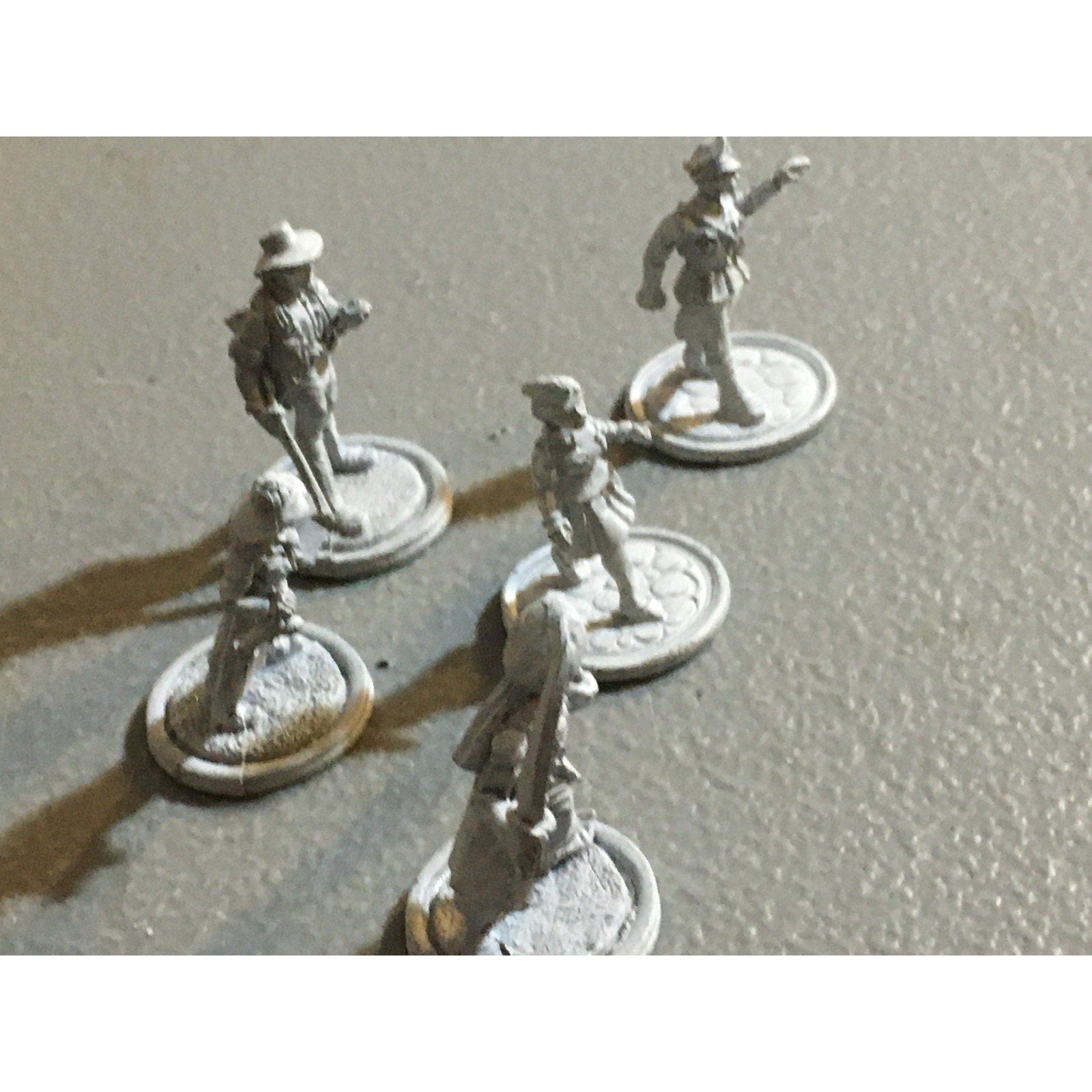 A32507 UNKNOWN METAL MINIATURES LOT 5 PK HUMAN EXPLORER SOLDIER PIRATE