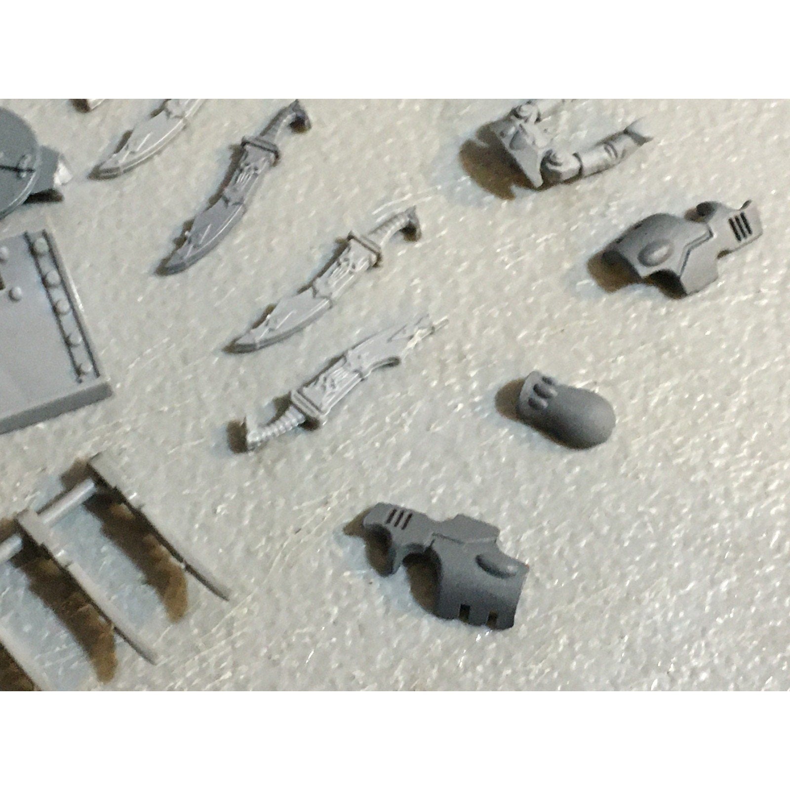 A33594 WARHAMMER 40K MIXED BITS LOT ELDAR CHAOS SWORD DOZER BANNER GW