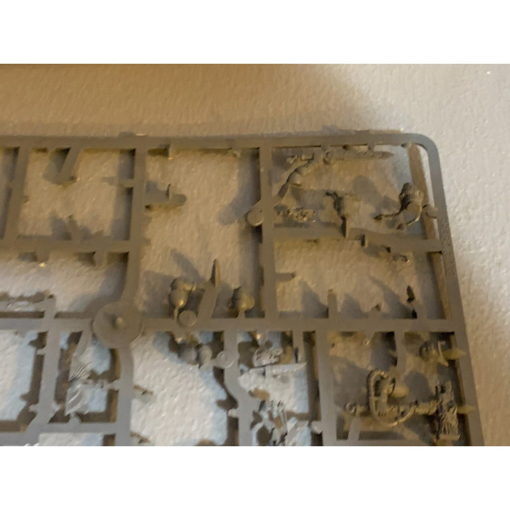A28642 WARHAMMER 40K MARINES SPACE WOLVES FIRSTBORN HEADS ARMS BITS LO ...
