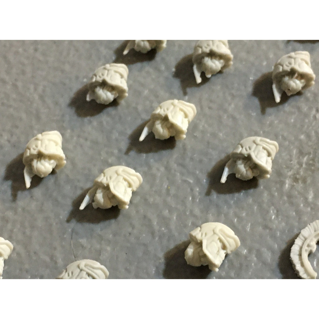 A32539 PUPPETSWAR MINIATURES PLASTIC FANTASY SPARTAN HELMET HEADS BITS PACK LOT