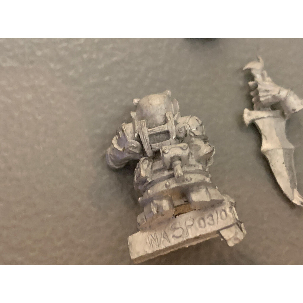 A10271 RACKHAM CONFRONTATION METAL OOP DWARF ARMOURERS