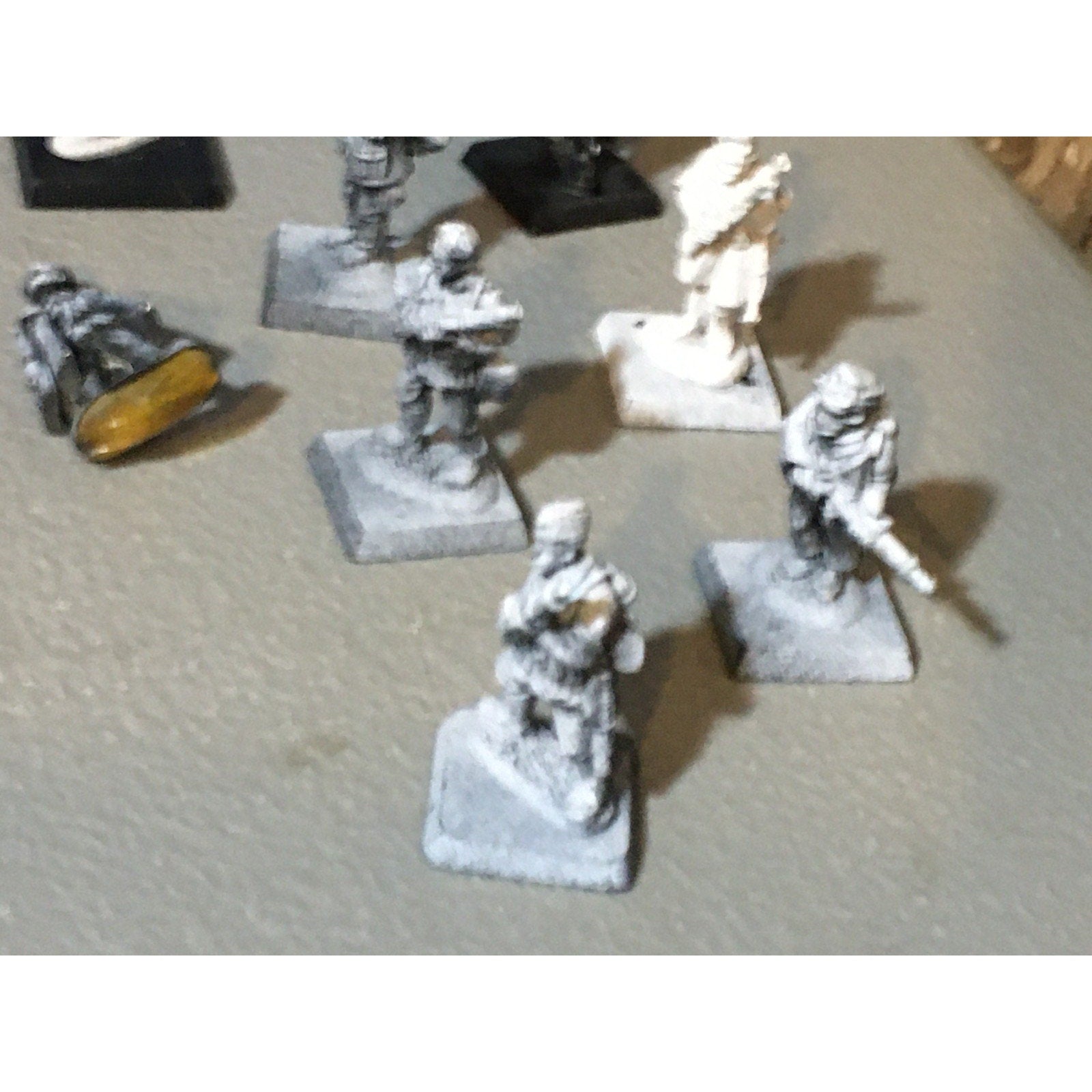 A30869 UNKNOWN METAL MINIATURES SOLDIERS INFANTRY WWII? WWI? TABLE TOP WAR GAMES