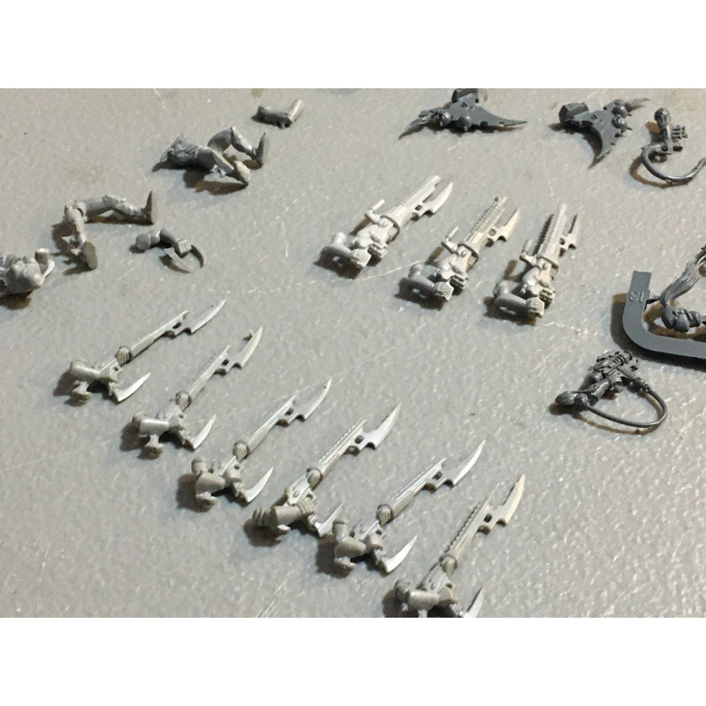 A27444 WARHAMMER 40K DARK ELDAR BITS LOT ARMS HANDS BLADE GW