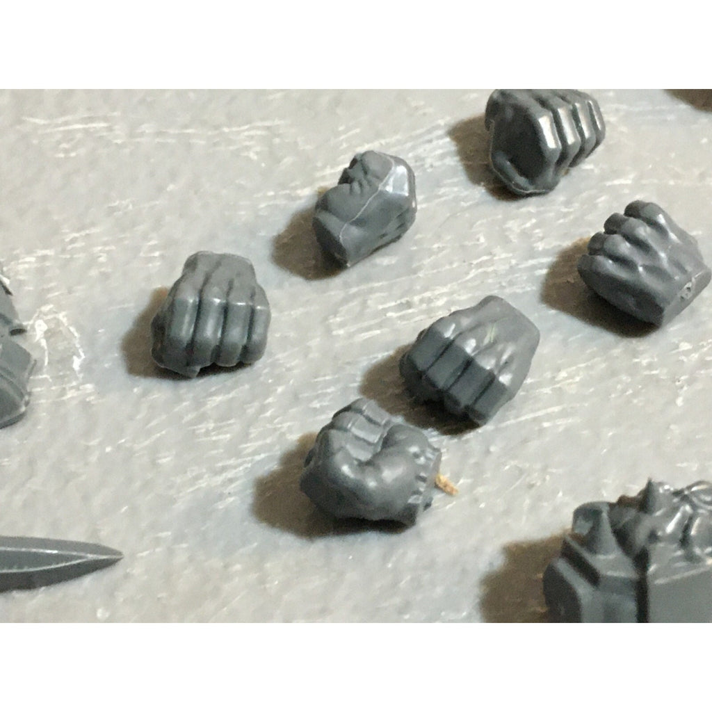 A23235 WARHAMMER FANTASY CHAOS BEASTMEN BITS LOT MINOTAUR HANDS ARMS GW