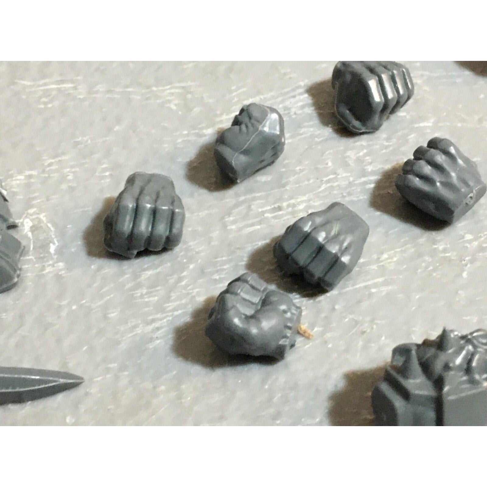 A23235 WARHAMMER FANTASY CHAOS BEASTMEN BITS LOT MINOTAUR HANDS ARMS GW