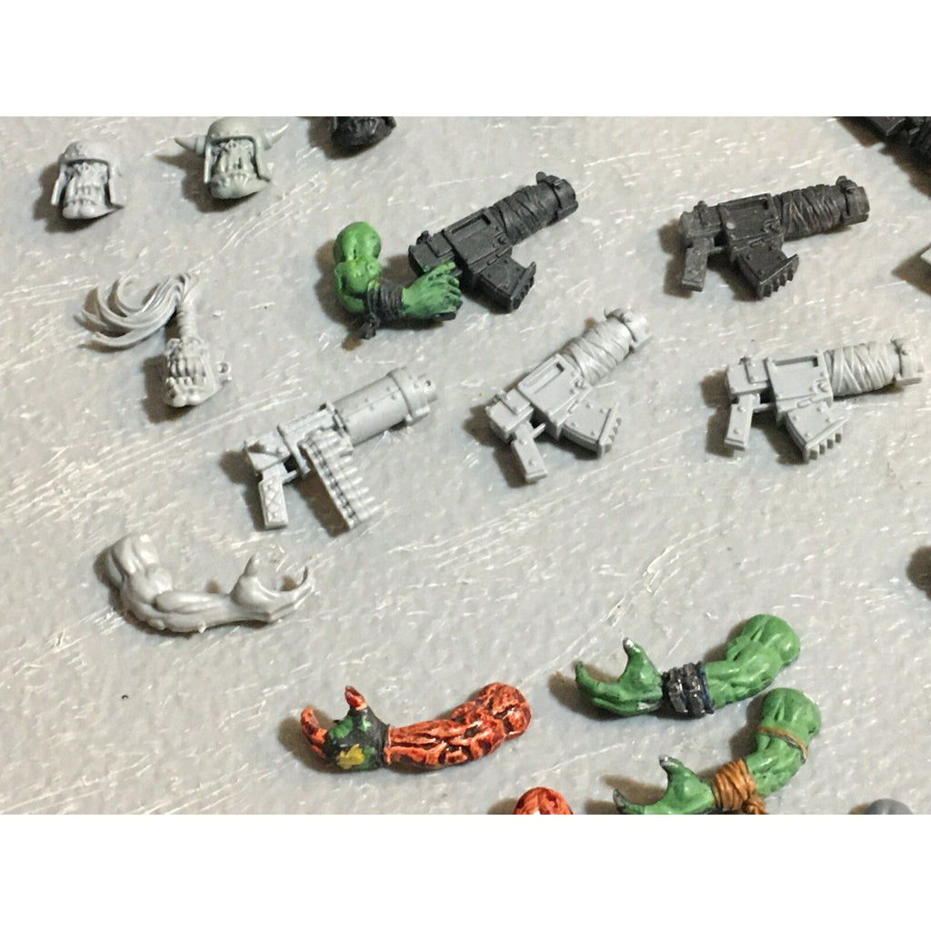 A23012 WARHAMMER 40K SPACE ORKS BITS LOT MIXED HEADS ARMS SHOOTAS GAMES WORKSHOP