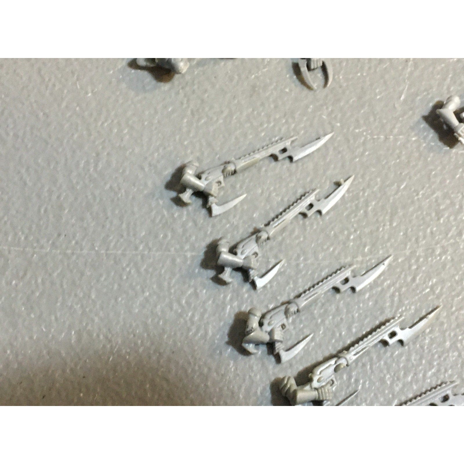 A27444 WARHAMMER 40K DARK ELDAR BITS LOT ARMS HANDS BLADE GW
