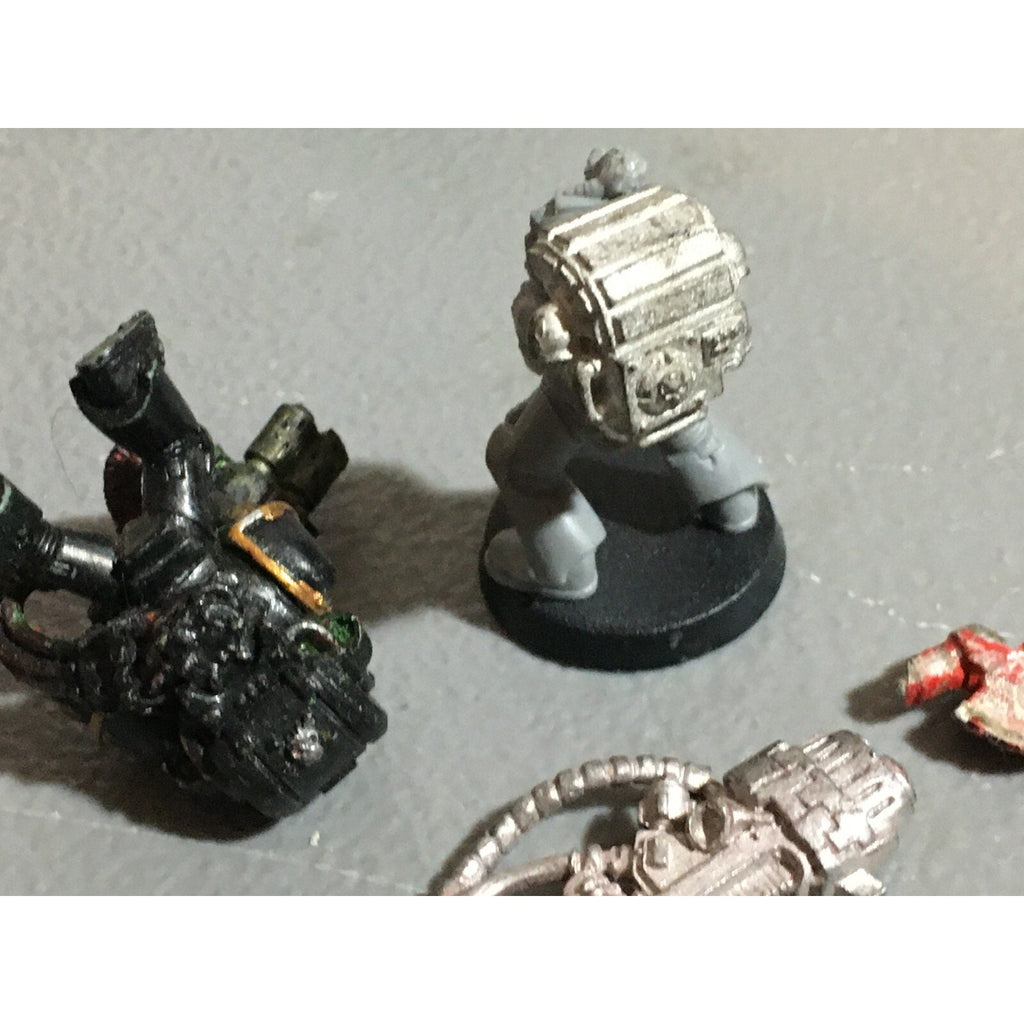 A21010 WARHAMMER 40K SPACE MARINES METAL DEVASTATORS MISS 1 ARM PLASTIC BODIES