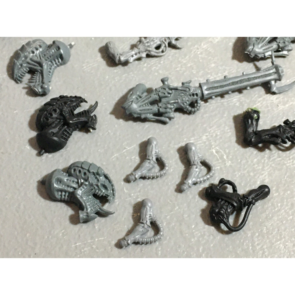A22316 WARHAMMER 40K TYRANIDS BITS LOT MIXED GAMES WORKSHOP GW