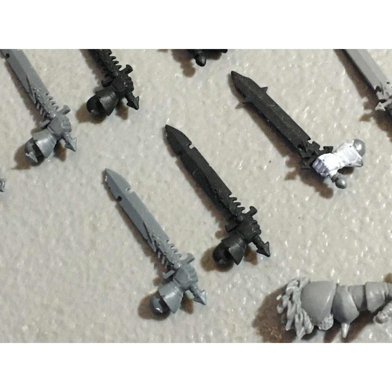 A22220 WARHAMMER FANTASY CHAOS MORTALS BITS LOT SWORD HANDS GAMES WORKSHOP