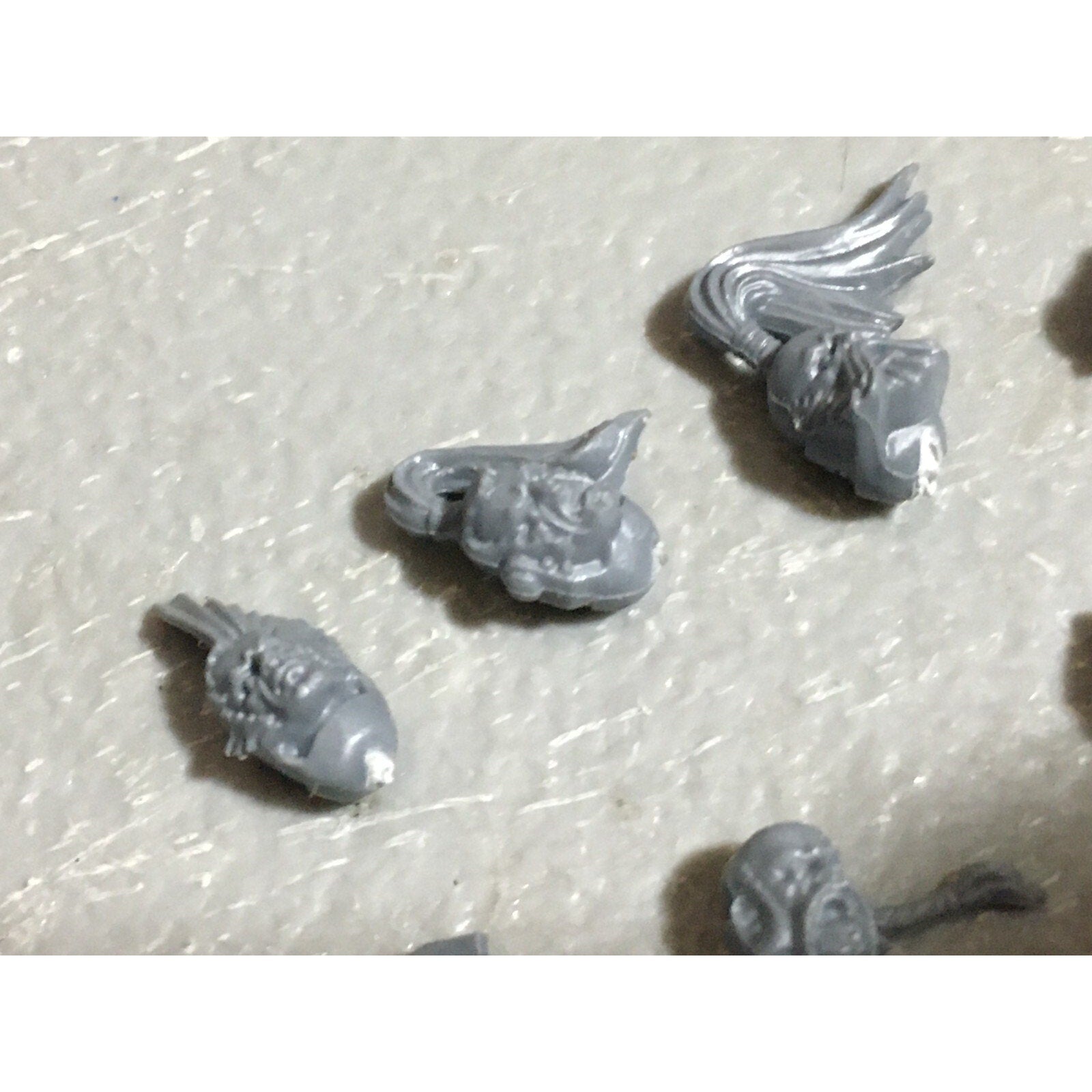 A22549 WARHAMMER 40K SPACE MARINES WOLVES BITS LOT HEADS GAMES WORKSHOP GW