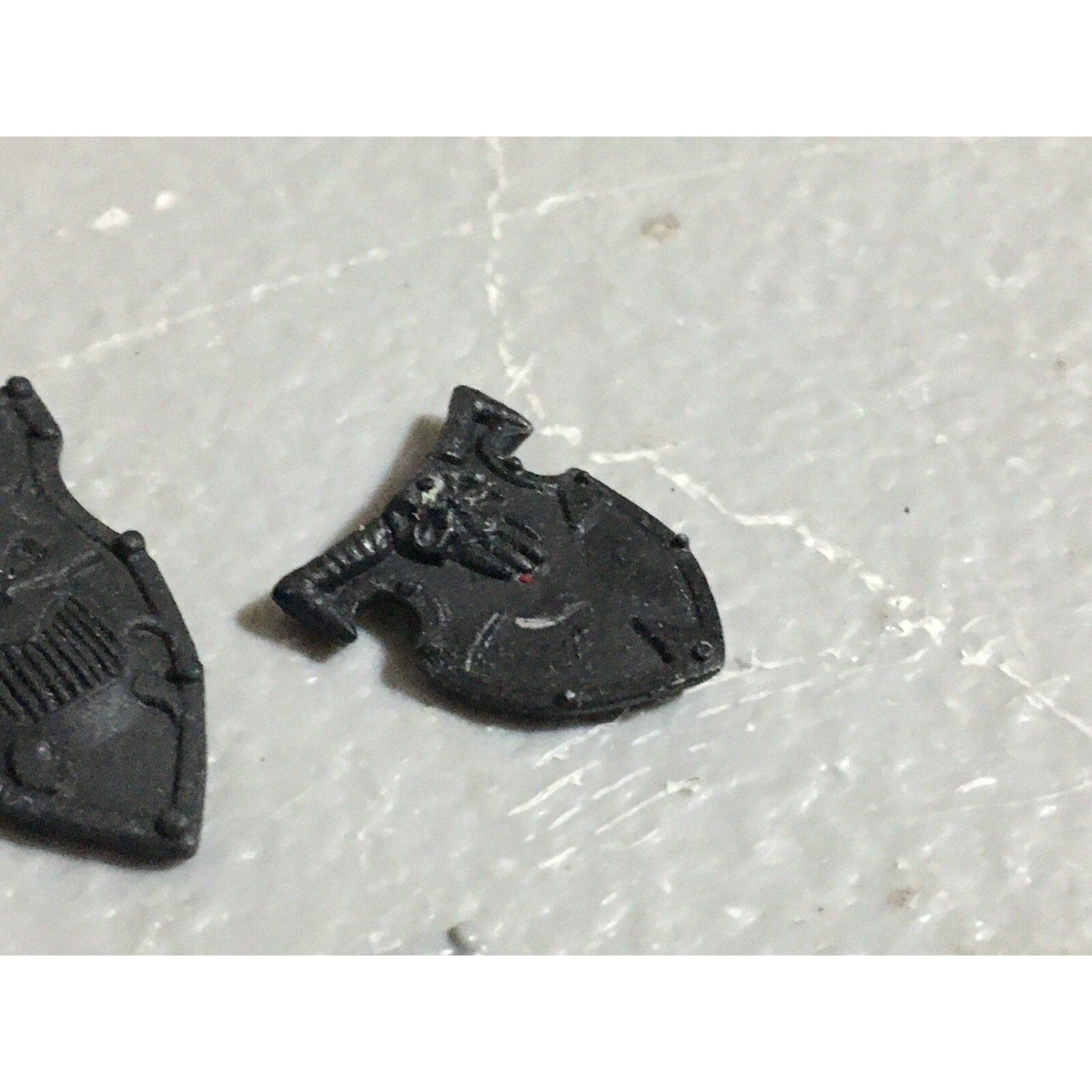 A22248 WARHAMMER FANTASY CHAOS MORTALS BITS LOT WARRIORS KNIGHTS SHIELDS GW OOP