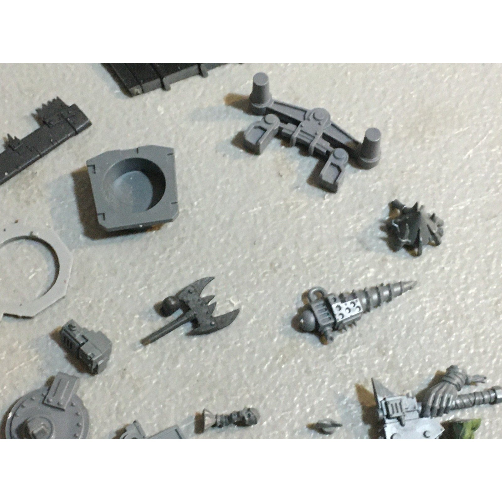A33119 WARHAMMER 40K SPACE ORKS BITS LOT MIXED RANDOM GW GAMES WORKSHOP