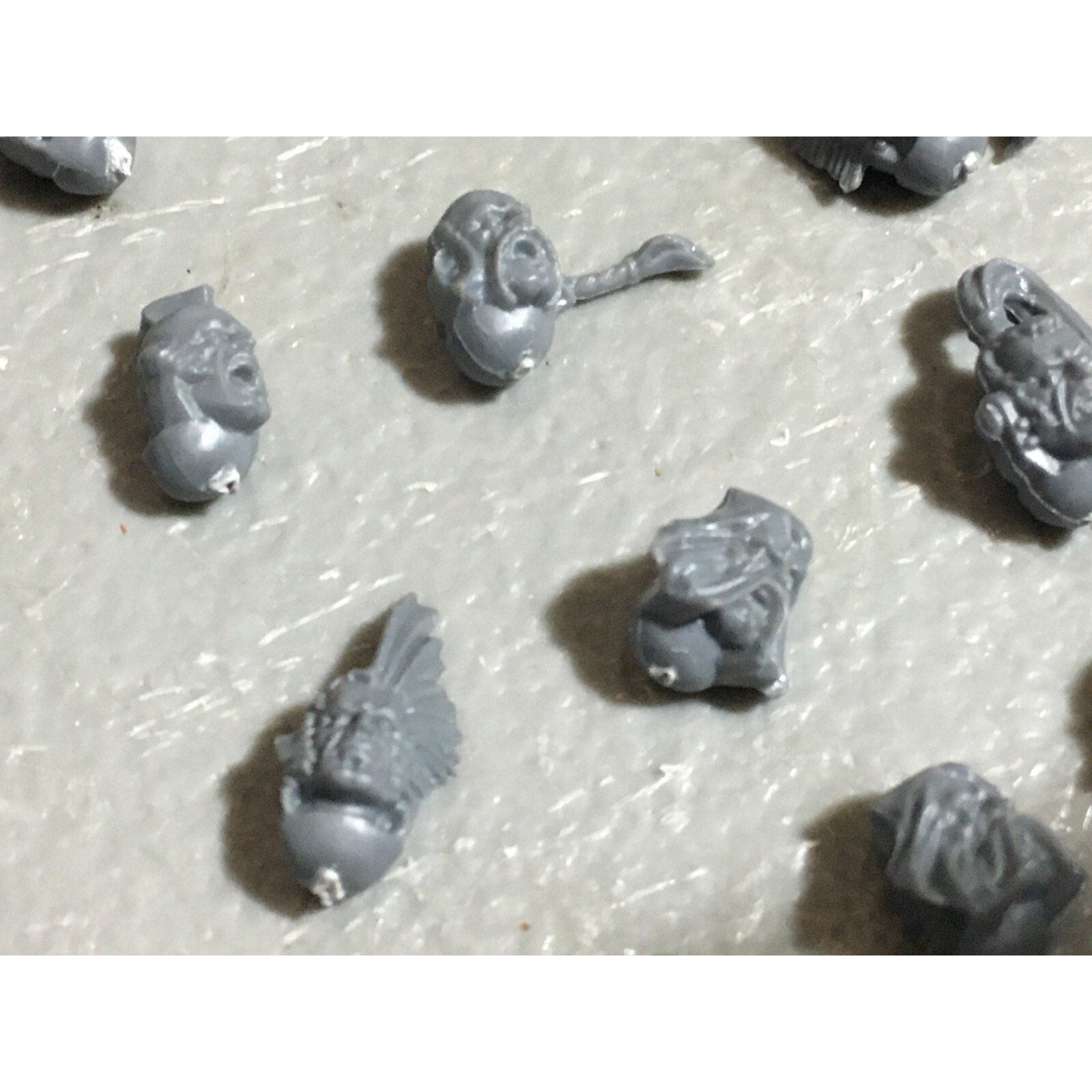 A22549 WARHAMMER 40K SPACE MARINES WOLVES BITS LOT HEADS GAMES WORKSHOP GW