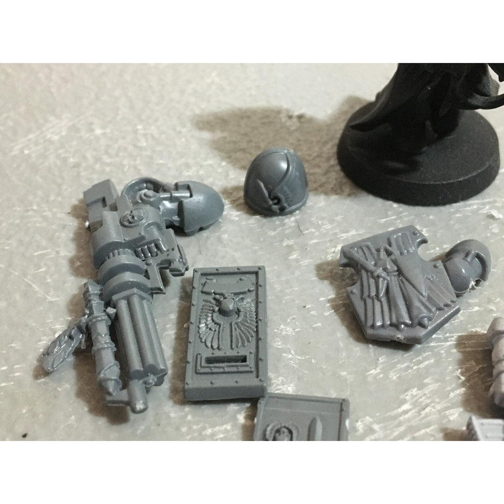 A20115 WARHAMMER 40K SPACE MARINES DARK BLOOD ANGELS BLACK TEMPLARS BITS LOT