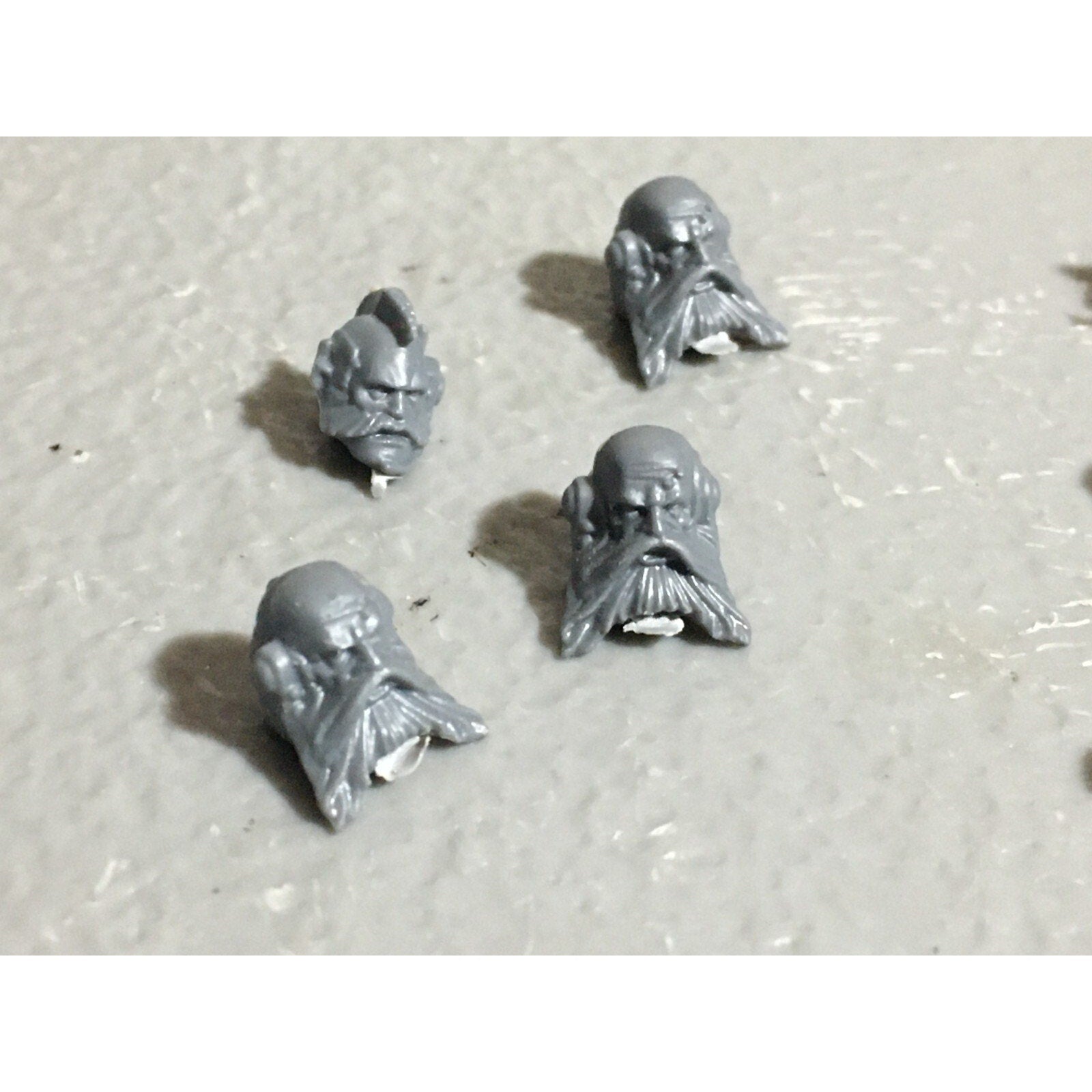A22553 WARHAMMER 40K SPACE MARINES WOLVES BITS LOT HEADS SCOUT BROTHER GW