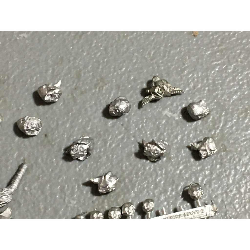 A22408 WARHAMMER FANTASY MIXED METAL BITS LOT HEADS ARMS WEAPONS GW